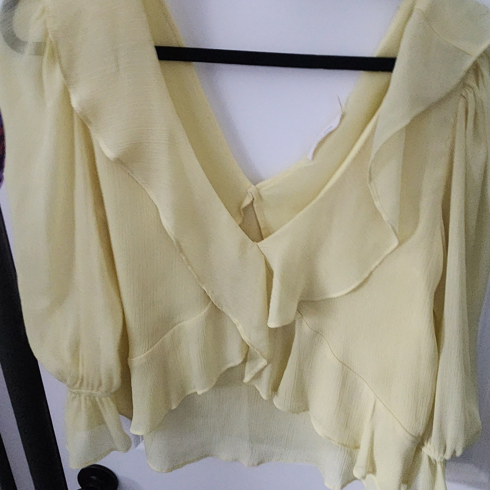 Chic Yellow Ruffle Blouse - Picture 6 of 12